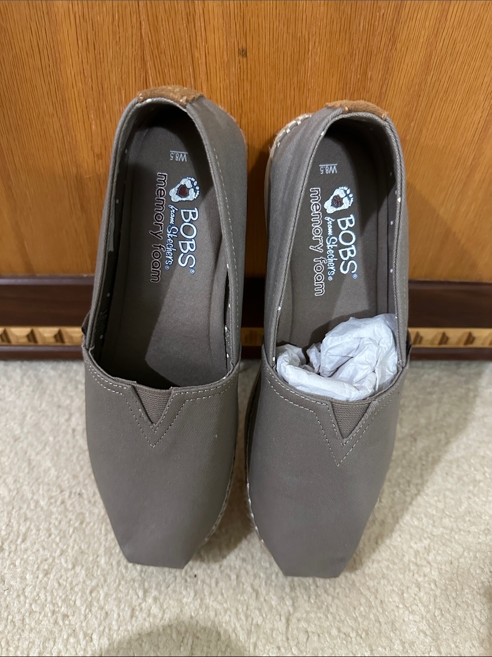 Skechers BOBS womens Slip-On Loafers in Gray Taupe 8.5 wide